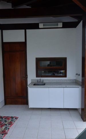 Casa de condomínio à venda com 379m², 4 quartos e 2 vagas Casa de condomínio à venda com 379m², 4 quartos e 2 vagasÁrea de Serviço