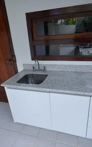 Casa de condomínio à venda com 379m², 4 quartos e 2 vagas Casa de condomínio à venda com 379m², 4 quartos e 2 vagasÁrea de Serviço