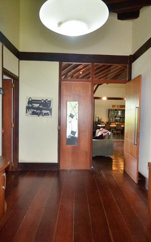 Casa de condomínio à venda com 379m², 4 quartos e 2 vagas Casa de condomínio à venda com 379m², 4 quartos e 2 vagasEscritório