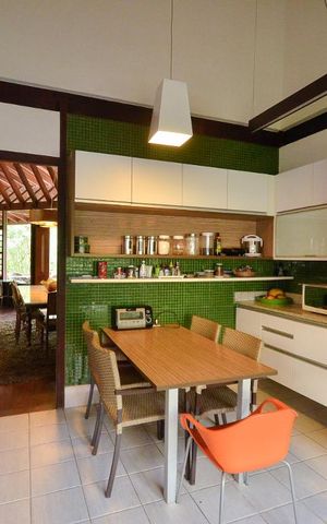 Casa de condomínio à venda com 379m², 4 quartos e 2 vagas Casa de condomínio à venda com 379m², 4 quartos e 2 vagasCozinha