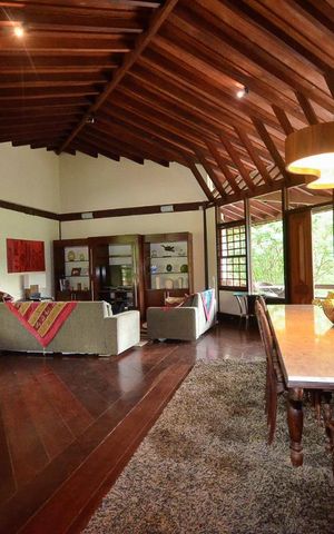 Casa de condomínio à venda com 379m², 4 quartos e 2 vagas Casa de condomínio à venda com 379m², 4 quartos e 2 vagasSala