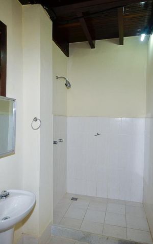 Casa de condomínio à venda com 379m², 4 quartos e 2 vagas Casa de condomínio à venda com 379m², 4 quartos e 2 vagasBanheiro
