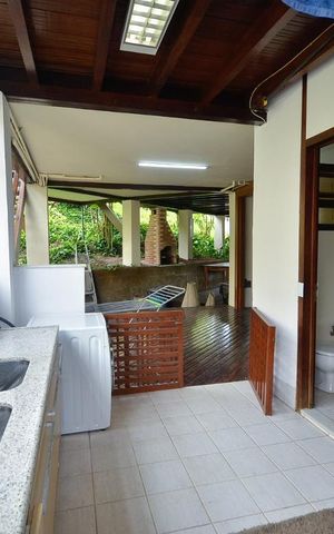 Casa de condomínio à venda com 379m², 4 quartos e 2 vagas Casa de condomínio à venda com 379m², 4 quartos e 2 vagasLavanderia