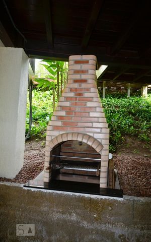 Casa de condomínio à venda com 379m², 4 quartos e 2 vagas Casa de condomínio à venda com 379m², 4 quartos e 2 vagasÁrea comum - Churrasqueira