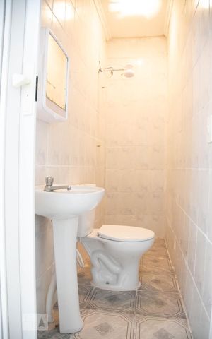 Casa para alugar com 55m², 2 quartos e sem vagaBanheiro