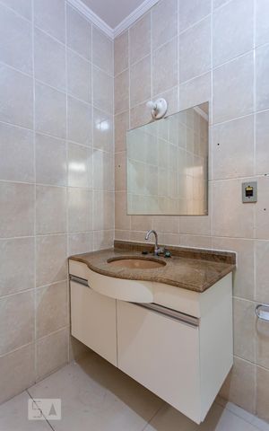 Casa à venda com 210m², 4 quartos e 3 vagas Casa à venda com 210m², 4 quartos e 3 vagasBanheiro