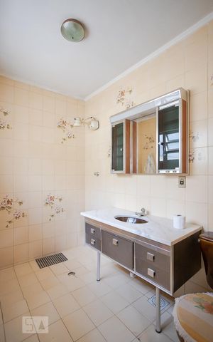 Casa à venda com 250m², 5 quartos e 3 vagas Casa à venda com 250m², 5 quartos e 3 vagasBanheiro da Suíte 2