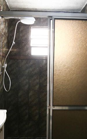 Casa à venda com 125m², 2 quartos e 1 vagaBanheiro