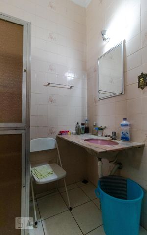 Casa à venda com 160m², 3 quartos e sem vaga Casa à venda com 160m², 3 quartos e sem vagaBanheiro