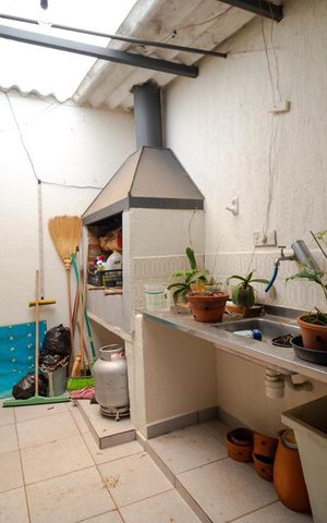 Casa à venda com 160m², 3 quartos e sem vaga Casa à venda com 160m², 3 quartos e sem vagaChurrasqueira