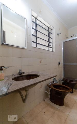 Casa à venda com 160m², 3 quartos e sem vaga Casa à venda com 160m², 3 quartos e sem vagaBanheiro da Suíte