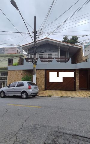 Casa à venda com 395m², 4 quartos e 8 vagas Casa à venda com 395m², 4 quartos e 8 vagasFachada