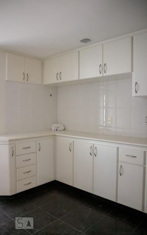 Casa à venda com 395m², 4 quartos e 8 vagas Casa à venda com 395m², 4 quartos e 8 vagasÁrea de Serviço