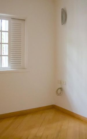 Casa à venda com 395m², 4 quartos e 8 vagas Casa à venda com 395m², 4 quartos e 8 vagasQuarto 4