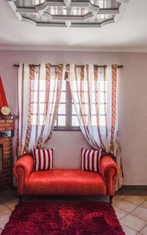Casa à venda com 400m², 4 quartos e 5 vagas Casa à venda com 400m², 4 quartos e 5 vagasSala