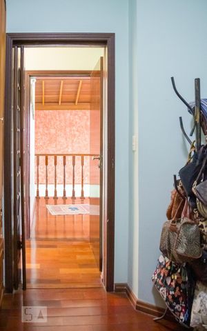 Casa à venda com 413m², 4 quartos e 5 vagas Casa à venda com 413m², 4 quartos e 5 vagasCloset do quarto 1