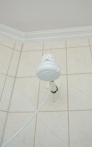 Casa à venda com 413m², 4 quartos e 5 vagas Casa à venda com 413m², 4 quartos e 5 vagasBanheiro do Quarto 1