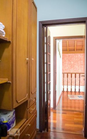 Casa à venda com 413m², 4 quartos e 5 vagas Casa à venda com 413m², 4 quartos e 5 vagasCloset do quarto 1