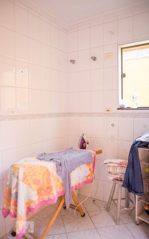Casa à venda com 413m², 4 quartos e 5 vagas Casa à venda com 413m², 4 quartos e 5 vagasÁrea de Serviço