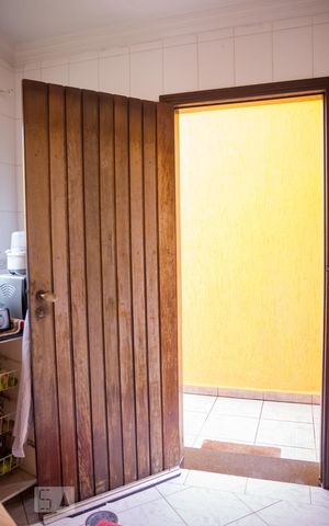 Casa à venda com 413m², 4 quartos e 5 vagas Casa à venda com 413m², 4 quartos e 5 vagasÁrea de Serviço