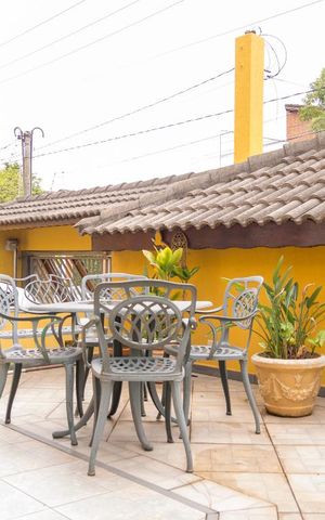 Casa à venda com 413m², 4 quartos e 5 vagas Casa à venda com 413m², 4 quartos e 5 vagasEntrada