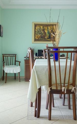 Casa à venda com 413m², 4 quartos e 5 vagas Casa à venda com 413m², 4 quartos e 5 vagasSala
