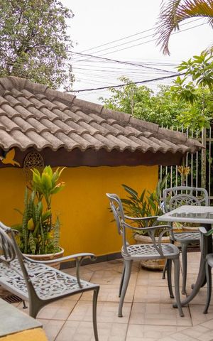 Casa à venda com 413m², 4 quartos e 5 vagas Casa à venda com 413m², 4 quartos e 5 vagasEntrada
