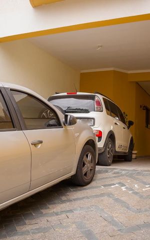 Casa à venda com 413m², 4 quartos e 5 vagas Casa à venda com 413m², 4 quartos e 5 vagasGaragem