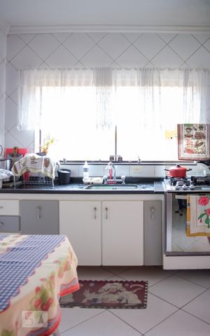 Casa à venda com 413m², 4 quartos e 5 vagas Casa à venda com 413m², 4 quartos e 5 vagasCozinha