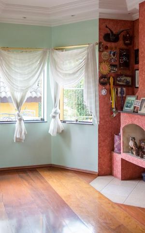 Casa à venda com 413m², 4 quartos e 5 vagas Casa à venda com 413m², 4 quartos e 5 vagasSala