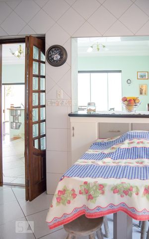 Casa à venda com 413m², 4 quartos e 5 vagas Casa à venda com 413m², 4 quartos e 5 vagasCozinha
