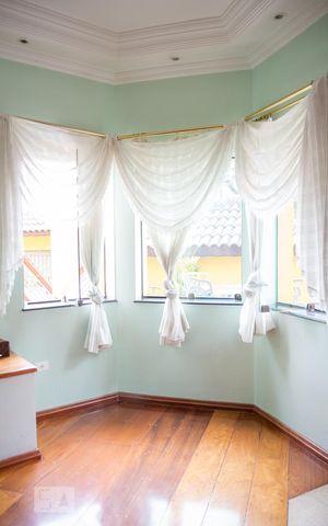 Casa à venda com 413m², 4 quartos e 5 vagas Casa à venda com 413m², 4 quartos e 5 vagasSala