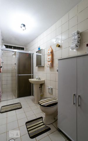 Casa à venda com 281m², 2 quartos e 3 vagas Casa à venda com 281m², 2 quartos e 3 vagasBanheiro