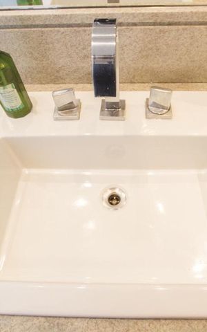 Apartamento para alugar com 105m², 2 quartos e 2 vagasDetalhe Banheiro Suíte 1