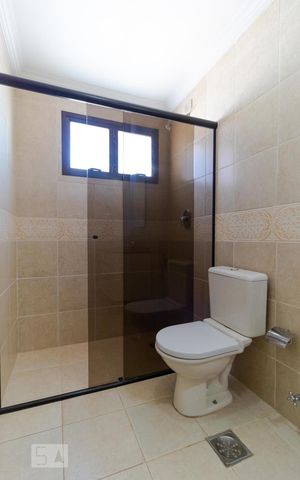 Apartamento à venda com 230m², 3 quartos e 2 vagas Apartamento à venda com 230m², 3 quartos e 2 vagasBanheiro da Suíte 02