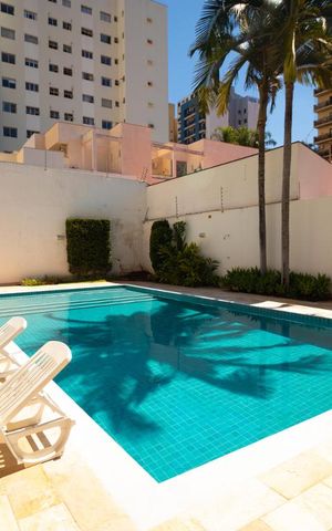 Apartamento à venda com 230m², 3 quartos e 2 vagas Apartamento à venda com 230m², 3 quartos e 2 vagasÁrea comum - Piscina