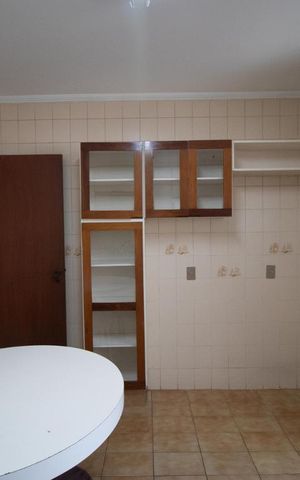 Apartamento à venda com 230m², 3 quartos e 2 vagas Apartamento à venda com 230m², 3 quartos e 2 vagasCozinha