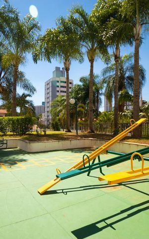 Apartamento à venda com 230m², 3 quartos e 2 vagas Apartamento à venda com 230m², 3 quartos e 2 vagasÁrea Comum - Playground