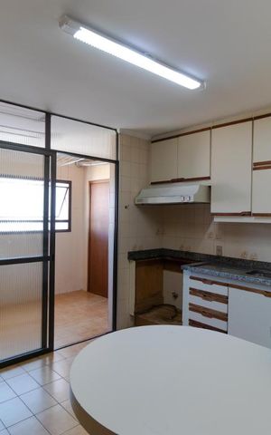 Apartamento à venda com 230m², 3 quartos e 2 vagas Apartamento à venda com 230m², 3 quartos e 2 vagasCozinha