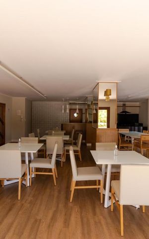Apartamento à venda com 230m², 3 quartos e 2 vagas Apartamento à venda com 230m², 3 quartos e 2 vagasÁrea comum - Salão de festas