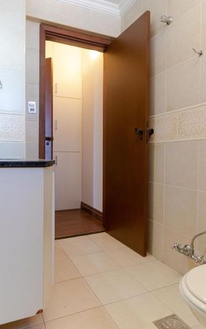 Apartamento à venda com 230m², 3 quartos e 2 vagas Apartamento à venda com 230m², 3 quartos e 2 vagasBanheiro da Suíte 01