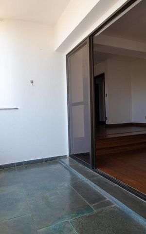 Apartamento à venda com 230m², 3 quartos e 2 vagas Apartamento à venda com 230m², 3 quartos e 2 vagasSacada