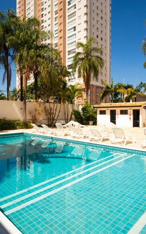 Apartamento à venda com 230m², 3 quartos e 2 vagas Apartamento à venda com 230m², 3 quartos e 2 vagasÁrea comum - Piscina