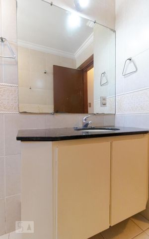 Apartamento à venda com 230m², 3 quartos e 2 vagas Apartamento à venda com 230m², 3 quartos e 2 vagasBanheiro da Suíte 01