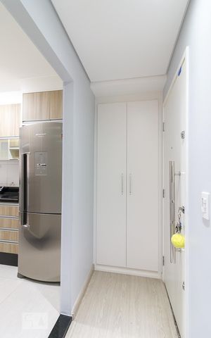 Apartamento para alugar com 77m², 3 quartos e 2 vagasEntrada do apartamento e cozinha