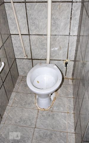 Casa para alugar com 55m², 1 quarto e sem vaga Casa para alugar com 55m², 1 quarto e sem vagaBanheiro
