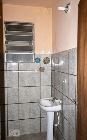 Casa para alugar com 55m², 1 quarto e sem vaga Casa para alugar com 55m², 1 quarto e sem vagaBanheiro