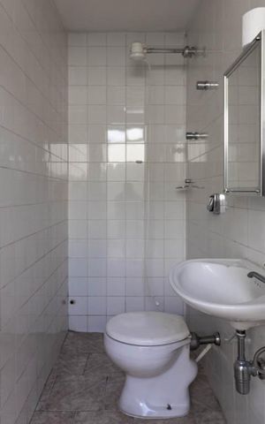 Casa à venda com 430m², 3 quartos e 6 vagas Casa à venda com 430m², 3 quartos e 6 vagasBanheiro de Serviço
