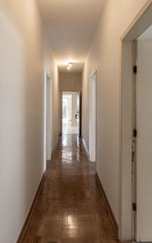 Casa à venda com 430m², 3 quartos e 6 vagas Casa à venda com 430m², 3 quartos e 6 vagasCorredor dos Quartos
