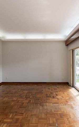 Casa à venda com 430m², 3 quartos e 6 vagas Casa à venda com 430m², 3 quartos e 6 vagasSala 1